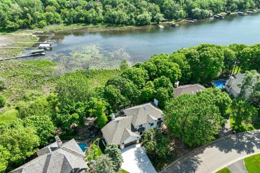 716 Lake Point Drive, Chanhassen, MN 55317