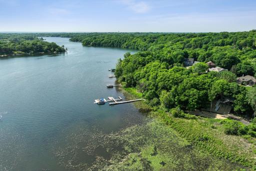 716 Lake Point Drive, Chanhassen, MN 55317