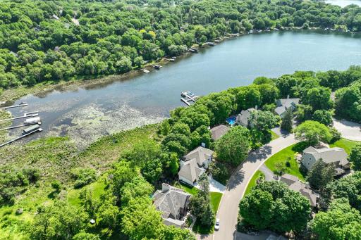716 Lake Point Drive, Chanhassen, MN 55317