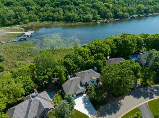 Located minutes to Excelsior and Chanhassen!