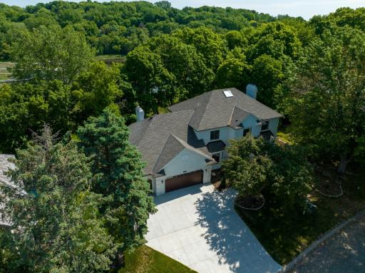 716 Lake Point Drive, Chanhassen, MN 55317