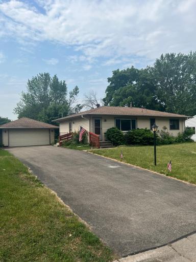 2000 Zircon Lane, Saint Paul, MN 55122