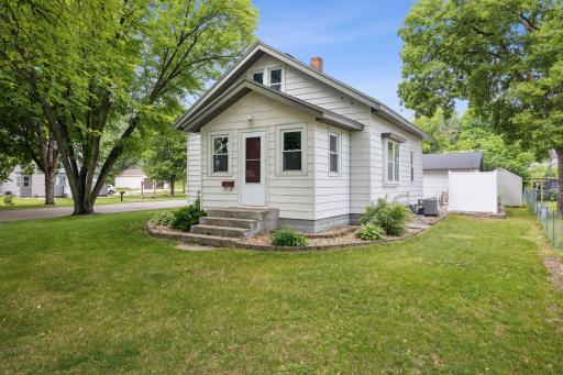 596 Jefferson Street SE, Hutchinson, MN 55350