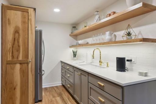 Find a sink, refrigerator and space for serving or preparing snacks and beverages for your guests!