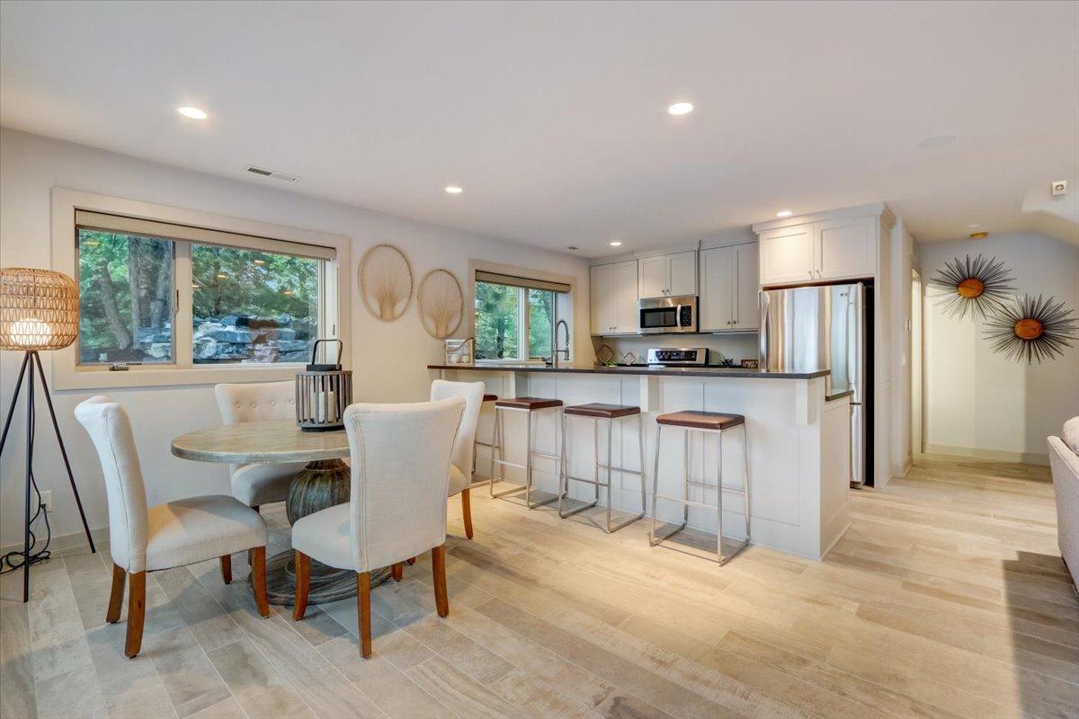 081-Oak Grove Ave-081.jpg