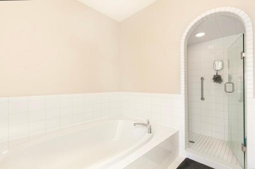 5041 Green Farms Road, Edina, MN 55436