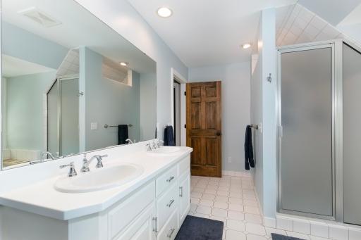 5041 Green Farms Road, Edina, MN 55436