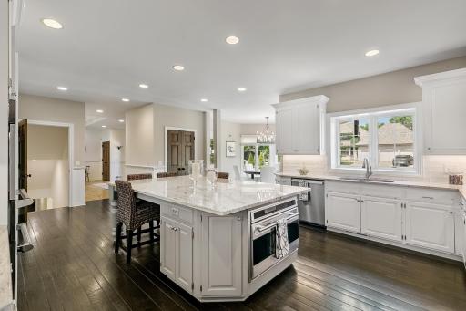 5041 Green Farms Road, Edina, MN 55436