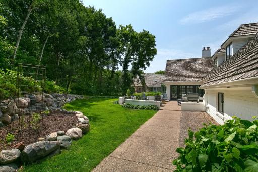 5041 Green Farms Road, Edina, MN 55436