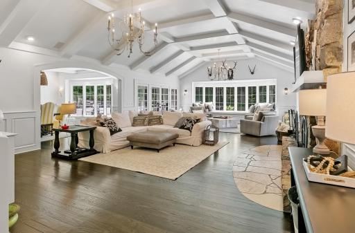 5041 Green Farms Road, Edina, MN 55436