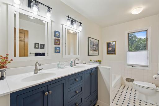 Updated Bathroom 48 Islan Rd, North Oaks