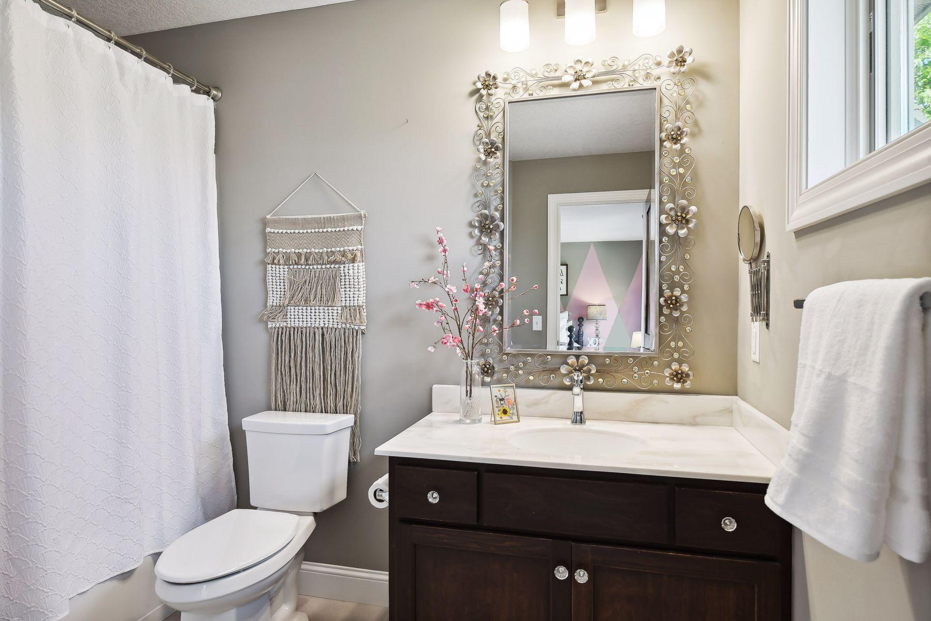 Full bathroom as part of ensuite.