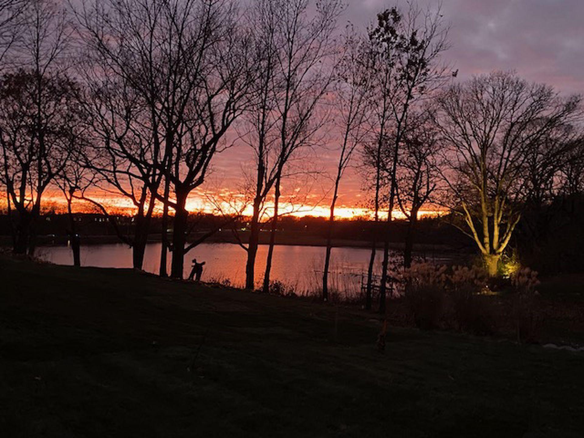 Red sky at night, sailors delight. Red sky in the morning, sailors warning.