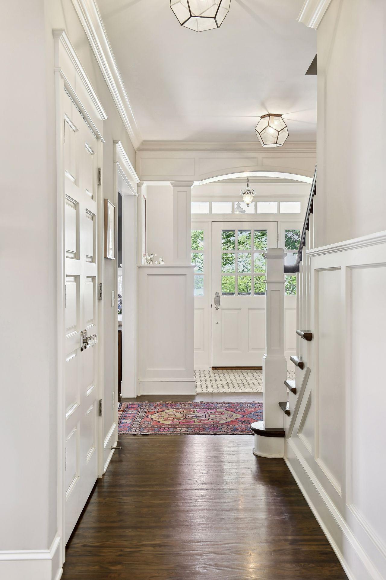 Beautifully crafted wall mouldings and panelled dorrs