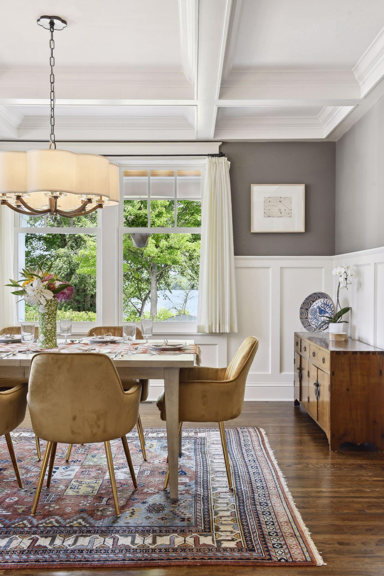 Such beautiful wall moulding and ceilings