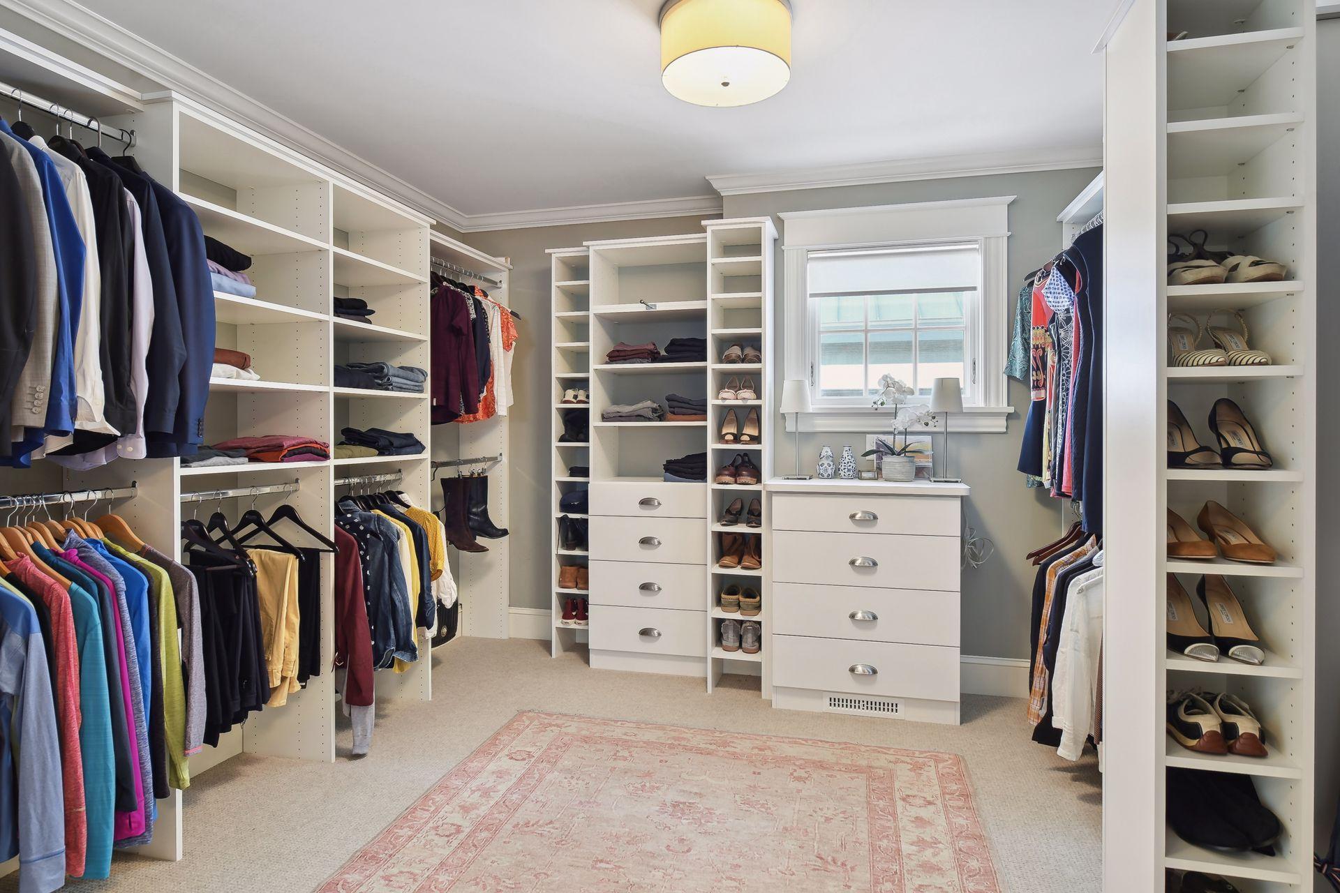 Primary suite dressing room