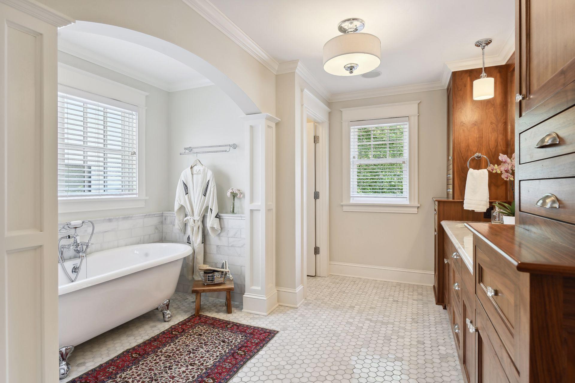 Private full bath in the primary suite