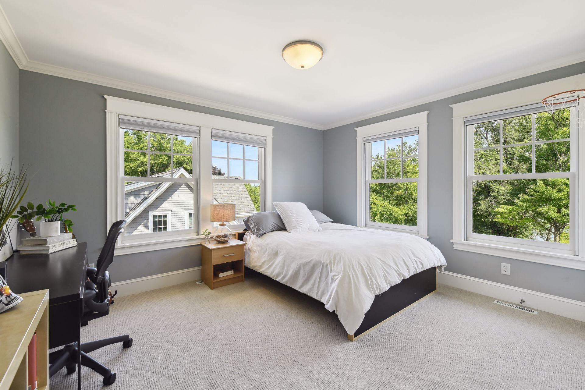 Second floor lake-facing bedroom #4