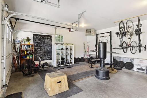 Family currently has a great outdoor/indoor gym in the 3rd stall