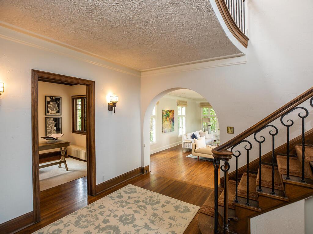 4875 E Lake Harriet Pkwy Minneapolis MN 55419 USA-021-013-023-MLS_Size.jpg