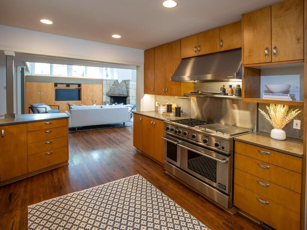 4875 E Lake Harriet Pkwy Minneapolis MN 55419 USA-034-030-036-MLS_Size.jpg