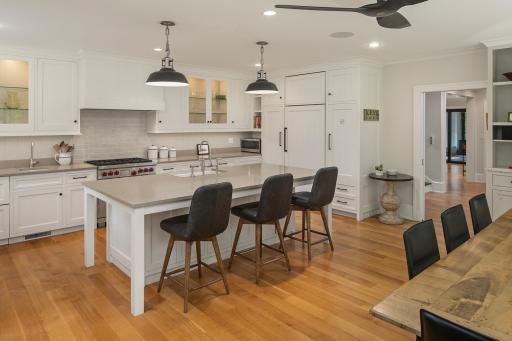 Beautifully finished kitchen with center island seating