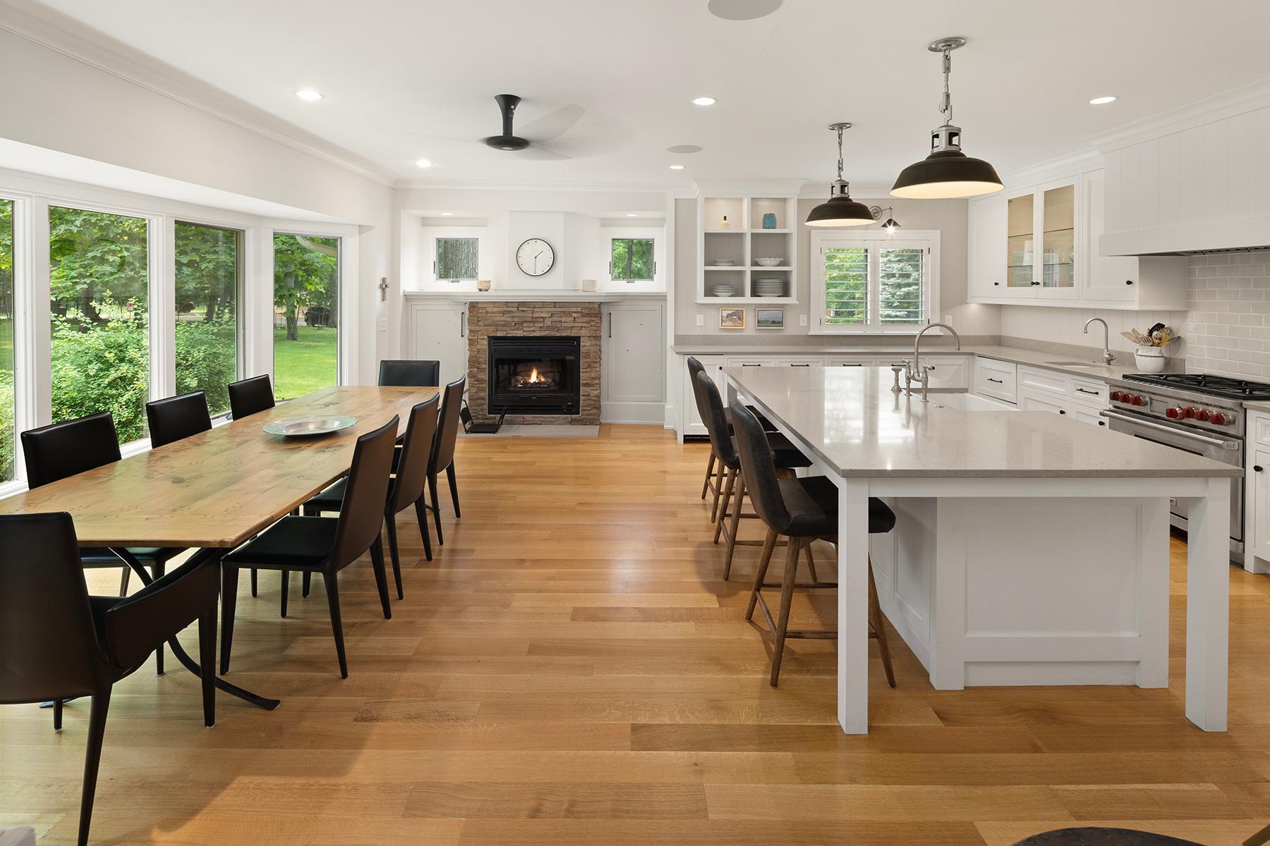 Large eat-in kitchen!