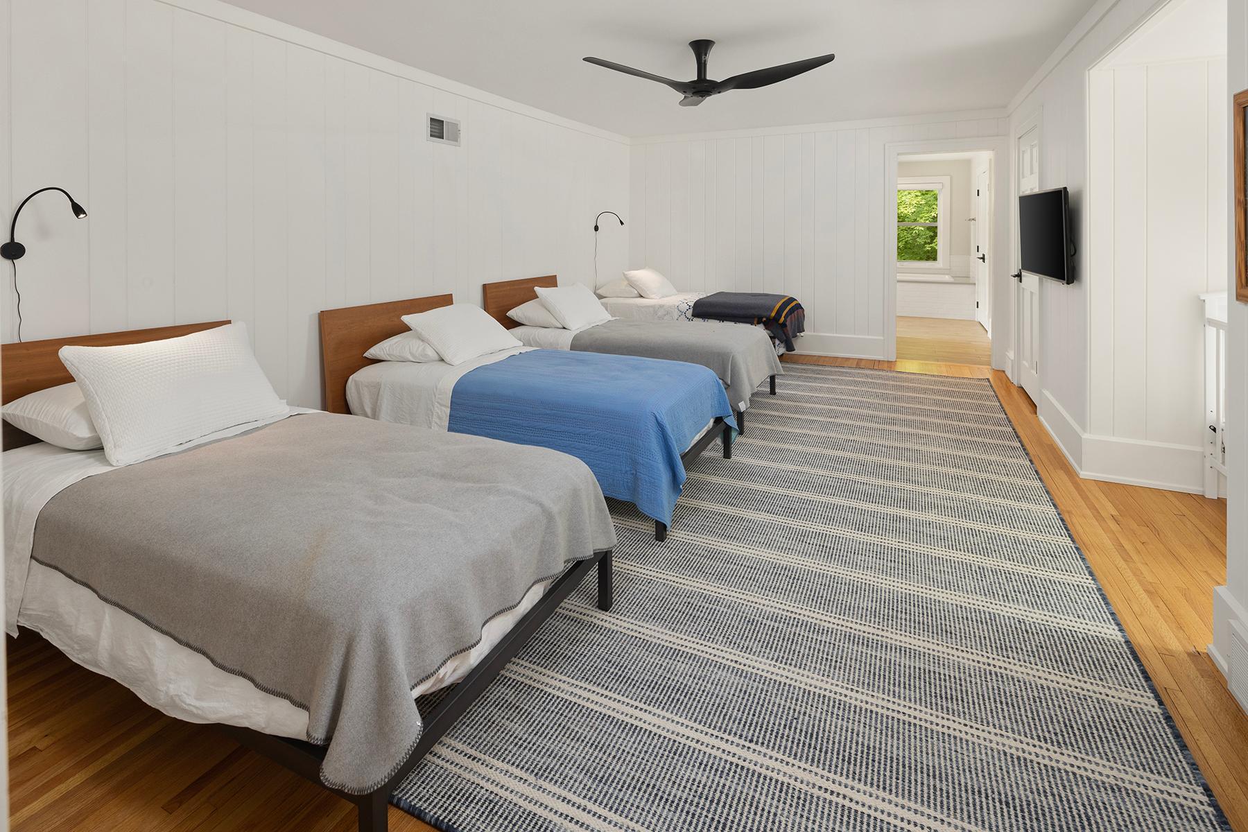 Large Bedroom with private large bathroom and 2 walk-in closets