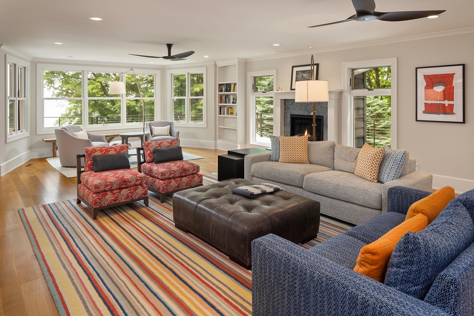 Wonderful open Living Room with room for all!