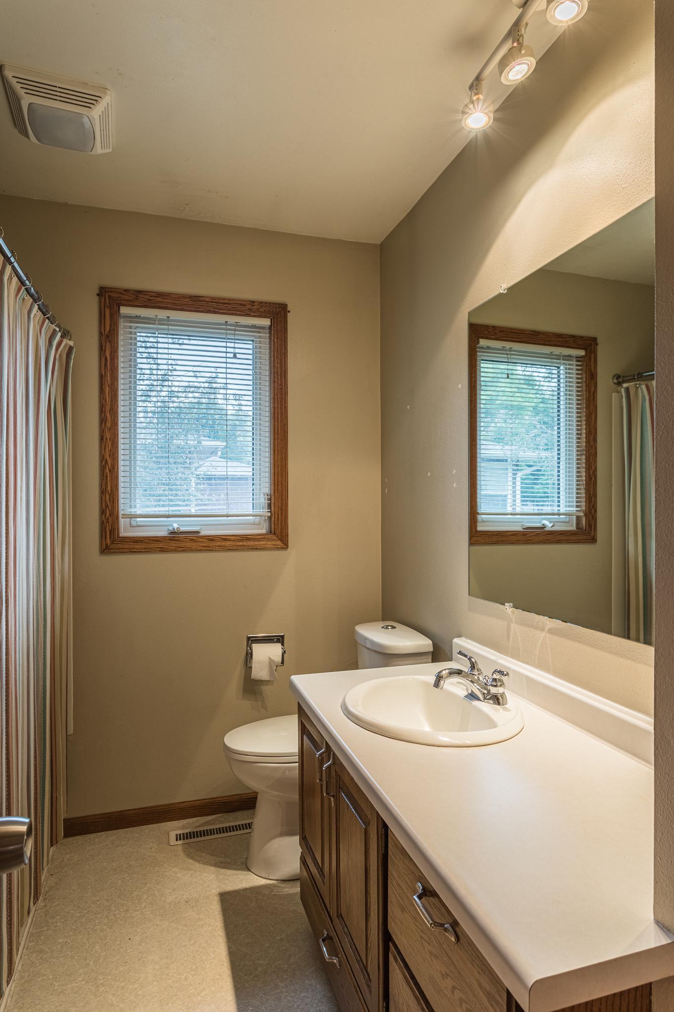 Full-Main Floor Bath