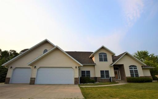 901 6th Street SW, Roseau, MN 56751