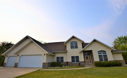 901 6th Street SW, Roseau, MN 56751