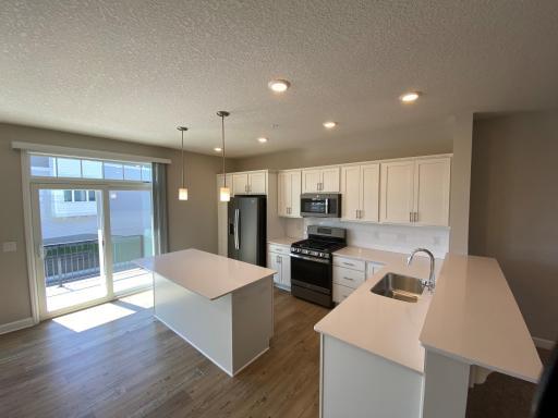 7544 38th Street N, Oakdale, MN 55128
