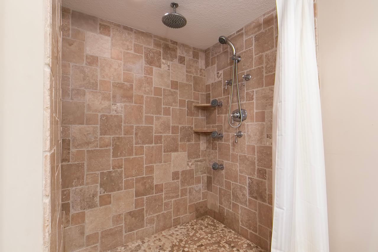 Lower seperate shower