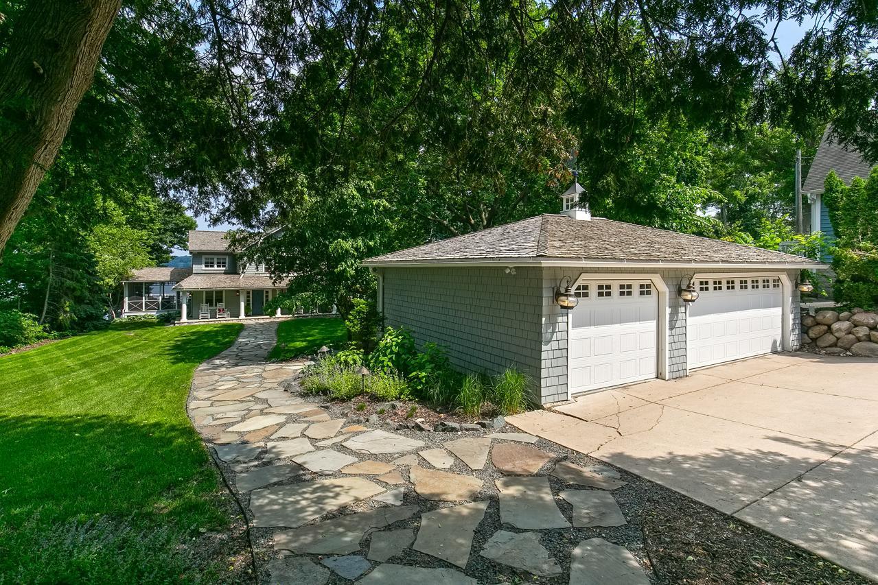 Cobblestone walk way