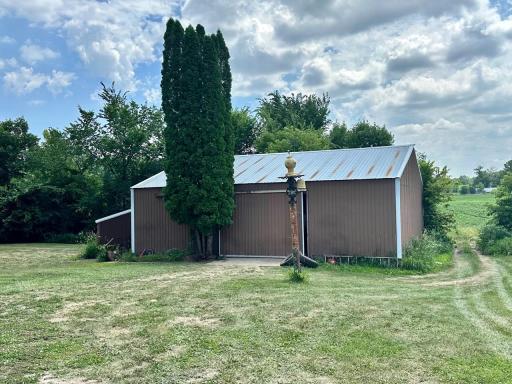 Nice 35x40 pole shed