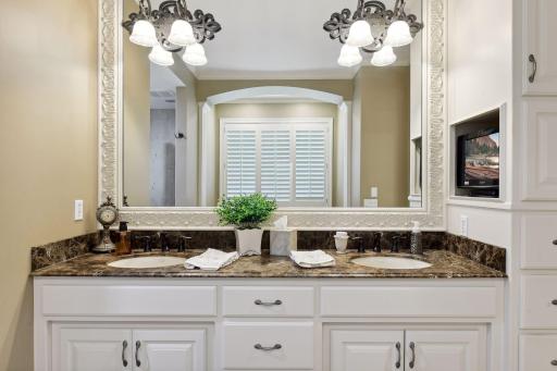 18767 Bearpath Trail, Eden Prairie, MN 55347