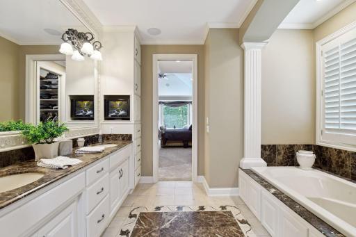 18767 Bearpath Trail, Eden Prairie, MN 55347
