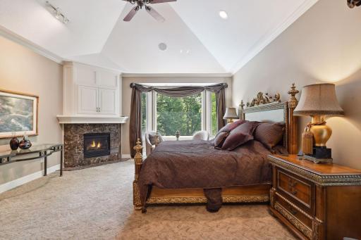 18767 Bearpath Trail, Eden Prairie, MN 55347