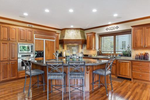 18767 Bearpath Trail, Eden Prairie, MN 55347