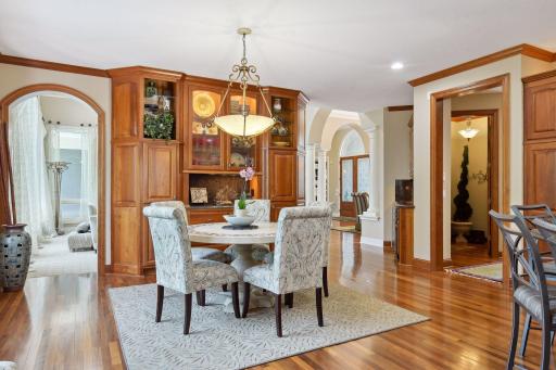 18767 Bearpath Trail, Eden Prairie, MN 55347