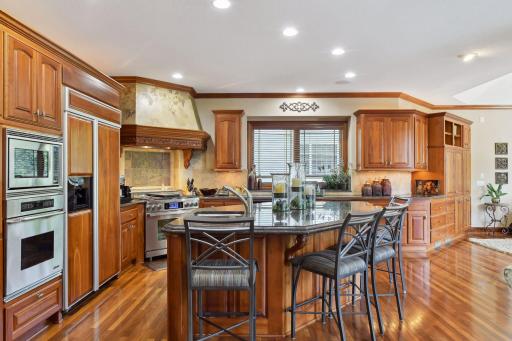 18767 Bearpath Trail, Eden Prairie, MN 55347