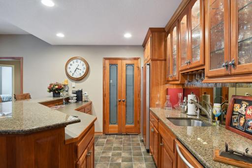 18767 Bearpath Trail, Eden Prairie, MN 55347