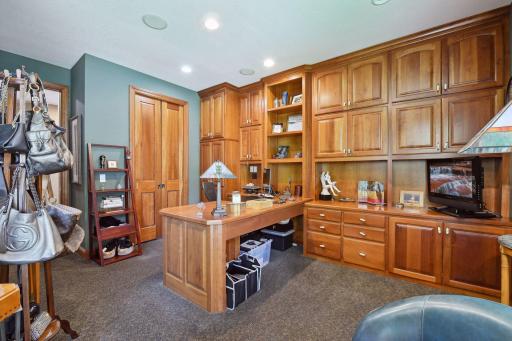 18767 Bearpath Trail, Eden Prairie, MN 55347