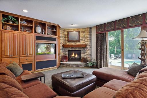 18767 Bearpath Trail, Eden Prairie, MN 55347