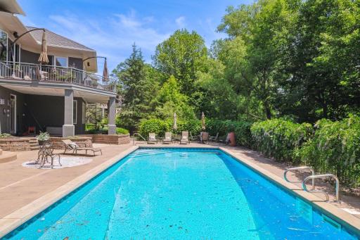 18767 Bearpath Trail, Eden Prairie, MN 55347