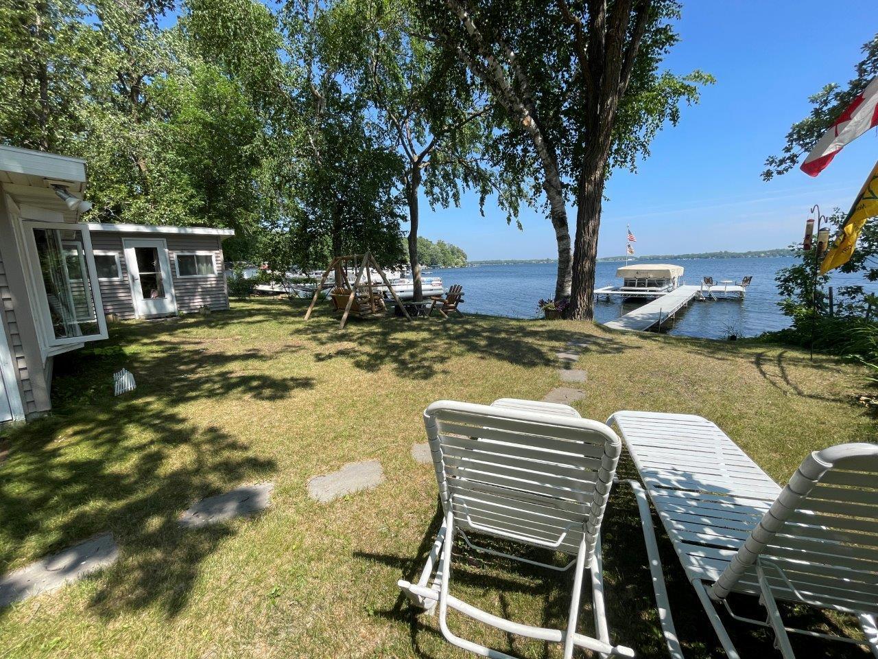 4-Level lakeside yard (2).jpg