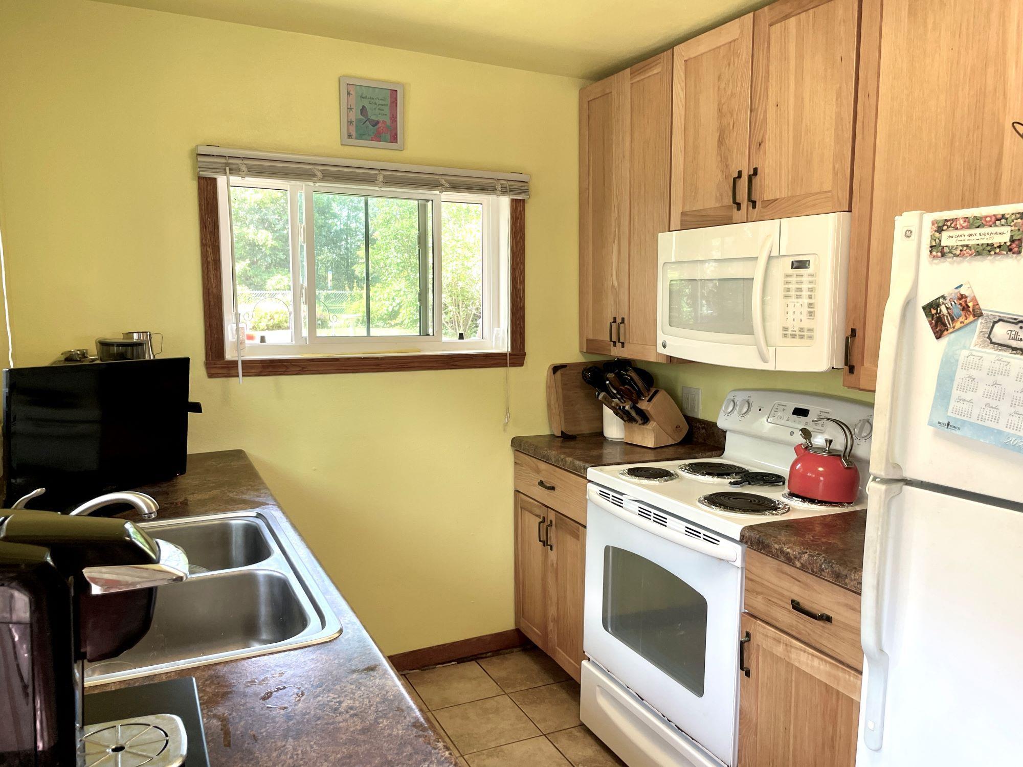 10- Kitchen (2).jpg