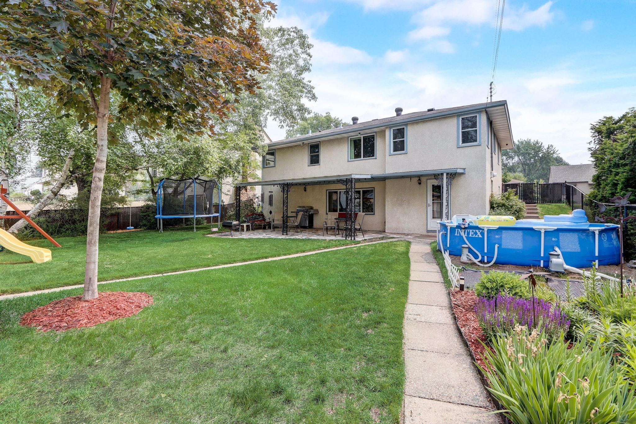 Only 1 block from a wealth of amenities and recreation including Sullivan Lake Park, McKenna Park with ice skating rink, even MORE parks, Columbia Golf Course, restaurants, grocery, shopping, and so much more!