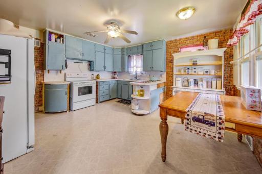 15 Dining_kitchen.jpg